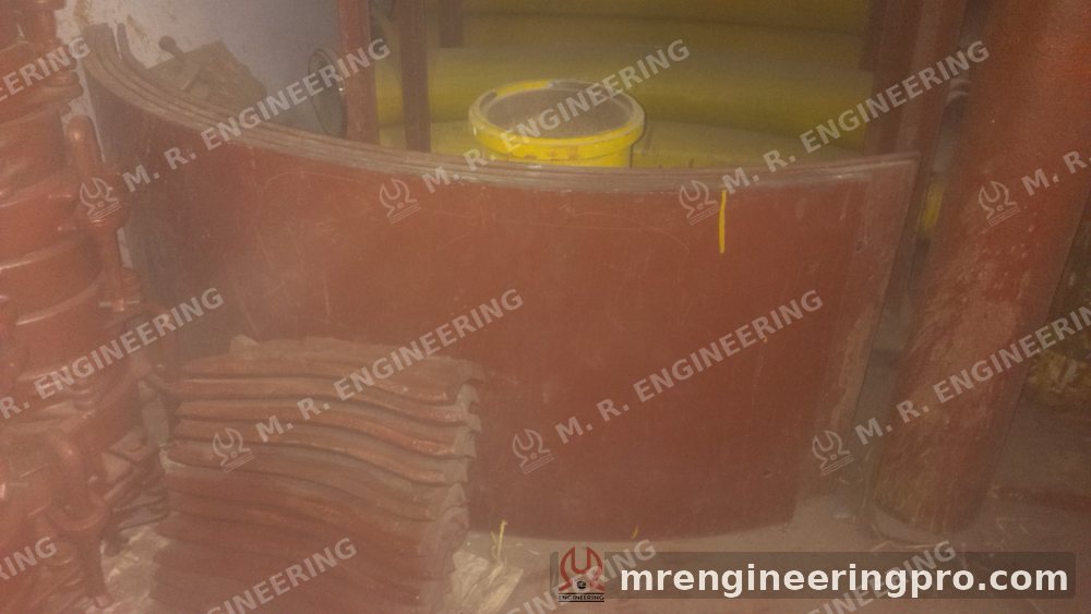 Outer side liner fitted in a batching plant pan mixer